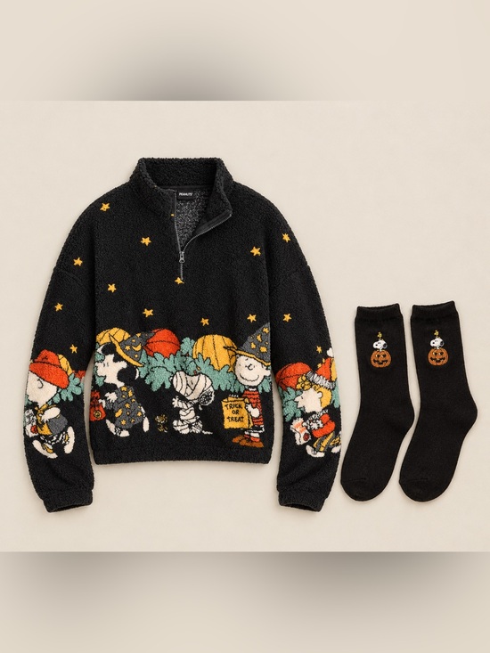 Peanuts Tops - Size SMALL Peanuts Halloween juniors Sherpa quarter zip + Snoopy Socks NWT